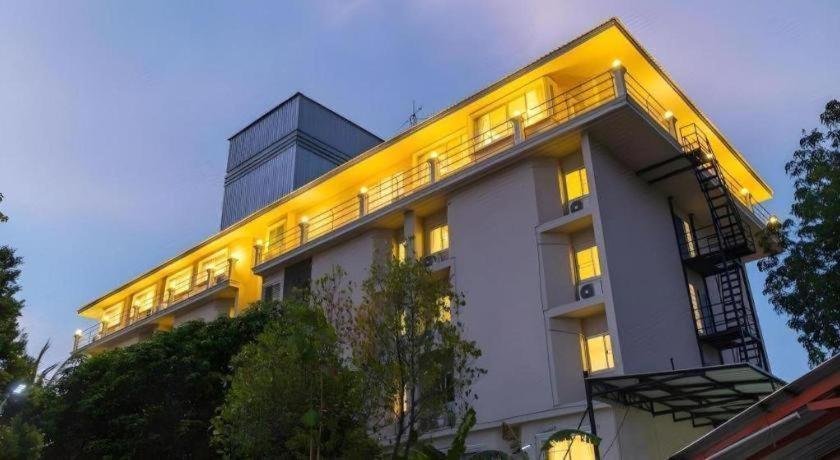 B2 Phitsanulok Boutique & Budget Hotel Exterior photo